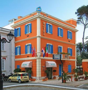 Отель Hotel L'Isola  Санта Маринелла
